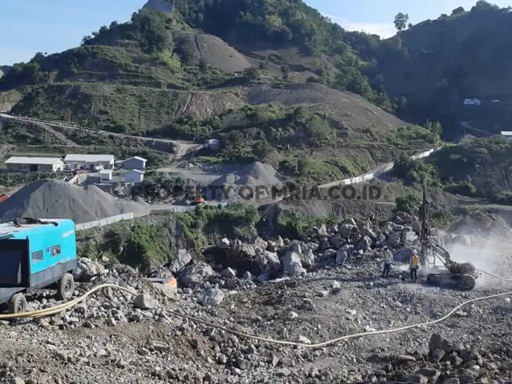 kegiatan drilling shift siang pt maleo rachma indo abadi di bendungan karalloe