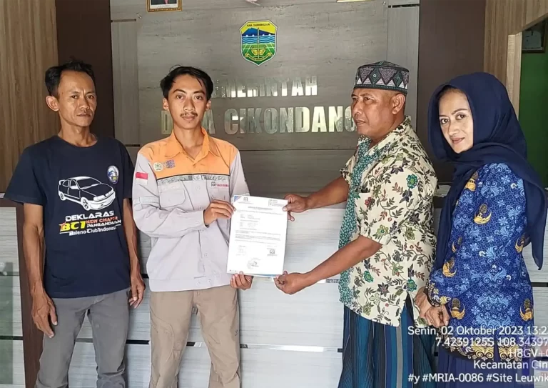 kegiatan serah terima pemasangan pipa saluran air di desa cikondang tasikmalaya