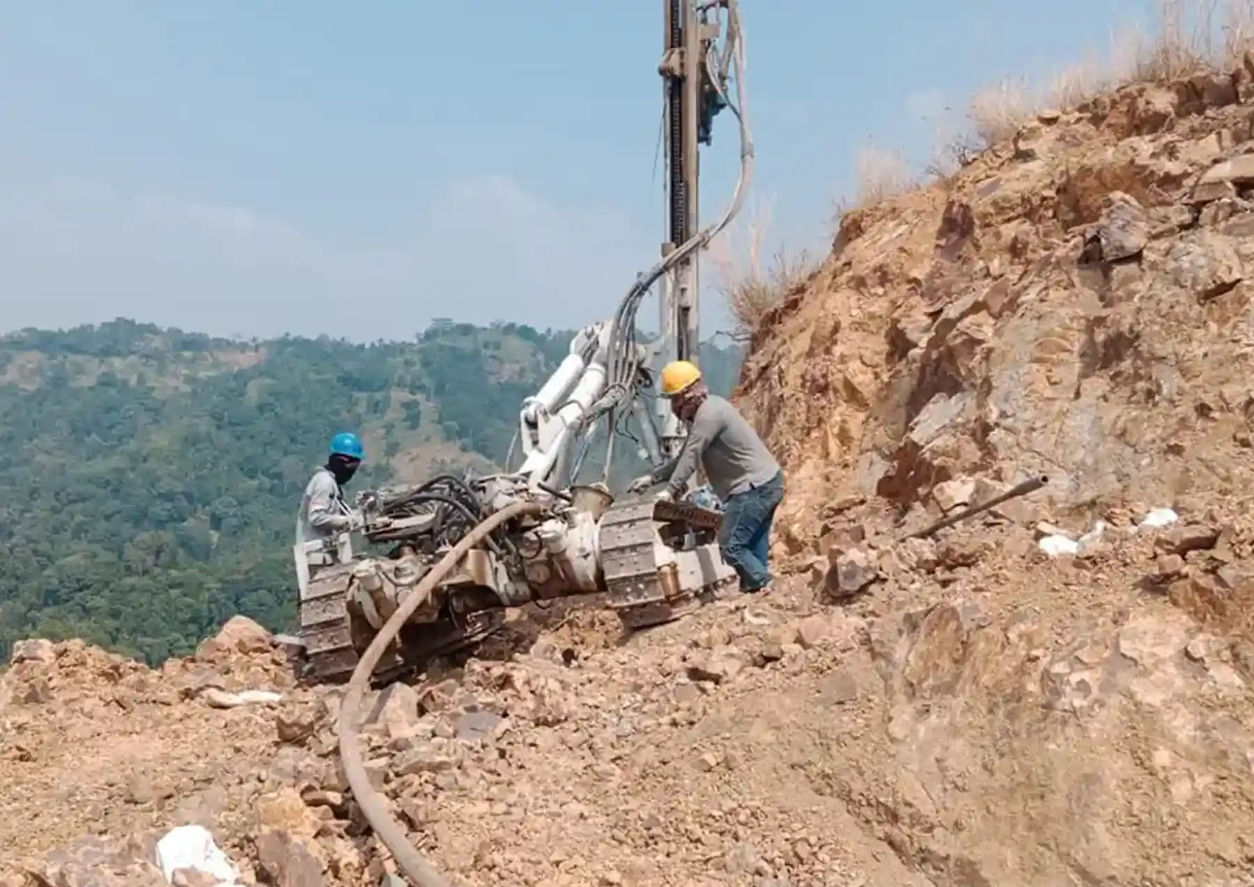 PT Maleo Rachma Indo Abadi mampu melakukan aktivitas drilling di berbagai jenis proyek