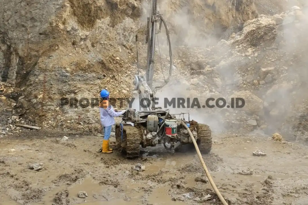 Kegiatan Drilling PT MRIA Site Bendungan Bagong Trenggalek