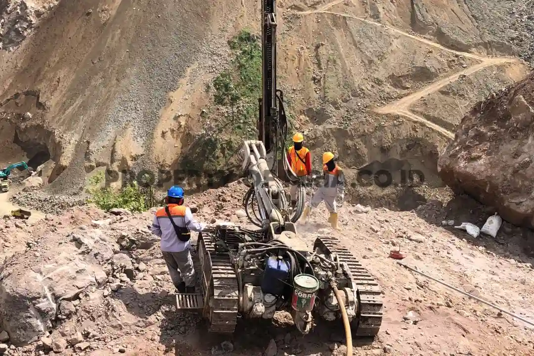 drilling di lokasi maindam site bendungan bener paket iv