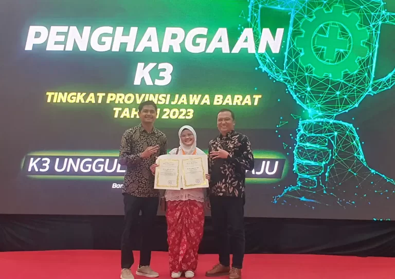 PT MRIA mendapat penghargaan P2K3 kategori Platinum dan Zero Accident