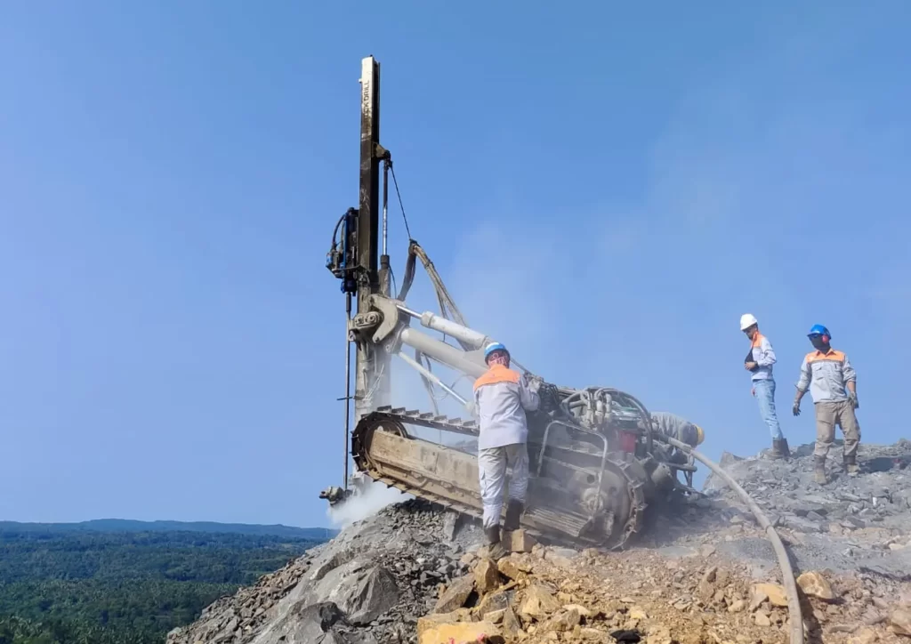 Proses Drilling Kuari Batu Andesit Site Tanjung Lesung