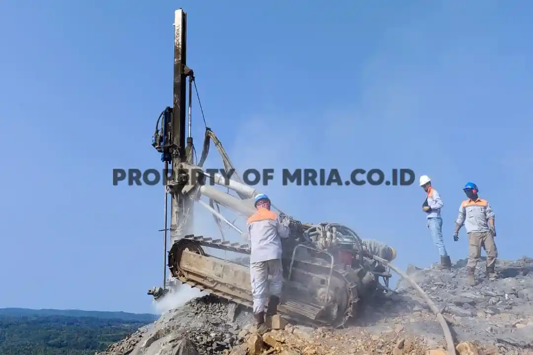 Proses Drilling Kuari Batu Andesit Site Tanjung Lesung