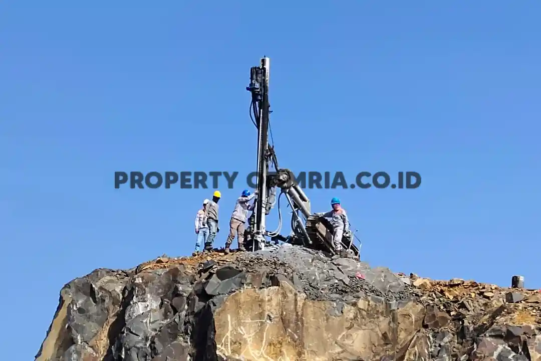 Proses Drilling Kuari Batu Andesit Site Tanjung Lesung