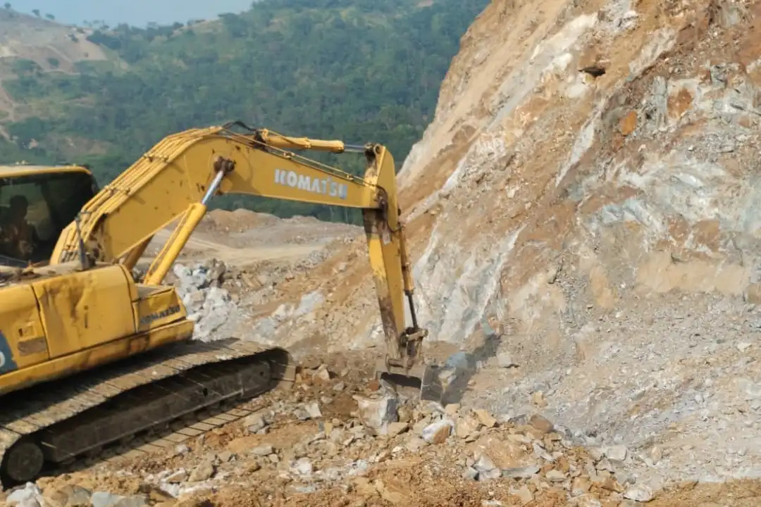 kegiatan surveying untuk menentukan titik ledak baru