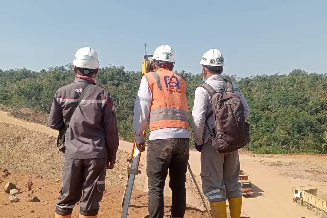 kegiatan surveying untuk menentukan titik ledak baru